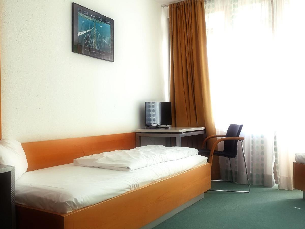 Sportschule Oberhaching Hotel ภายนอก รูปภาพ