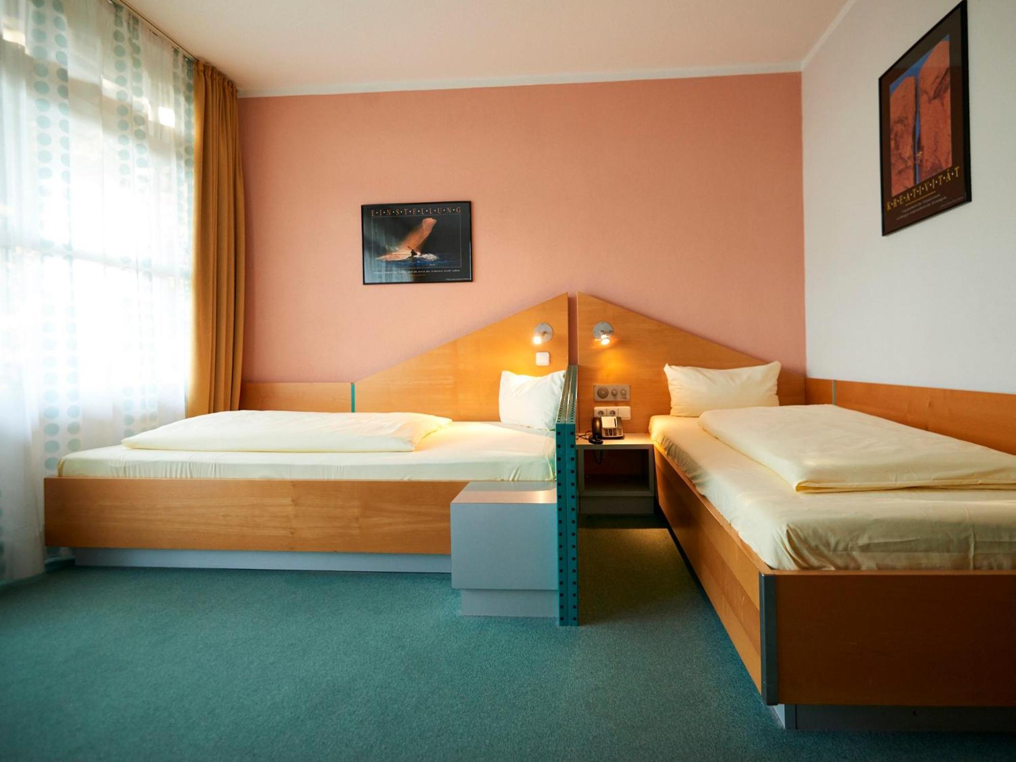 Sportschule Oberhaching Hotel ภายนอก รูปภาพ