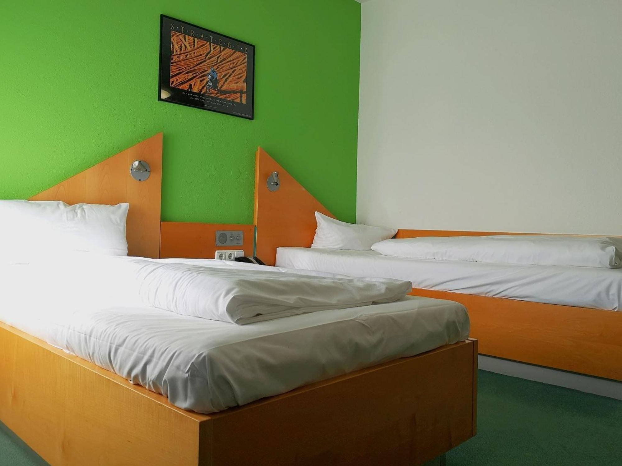 Sportschule Oberhaching Hotel ภายนอก รูปภาพ